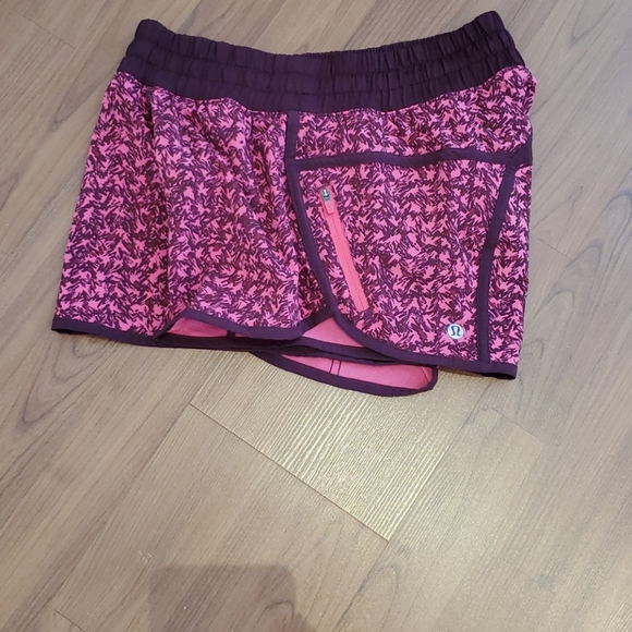 Lululemon 4" Tracker Short size 6 - Picture 2 of 9